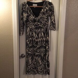 Julian Taylor size 8 woman dress black & cream